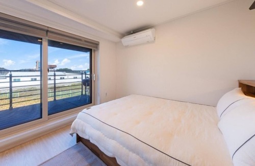 Toseong House | Goseong Beach Pension