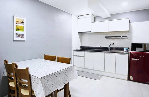 Goseong-gun House | Goseong Santahus Pension