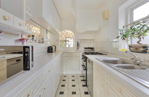 Hillingdon Apartment | Goshawk Gardens