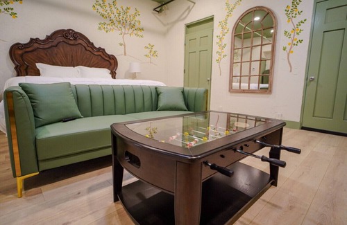 Biloxi Hotel | Government St. Balcony Suite 211