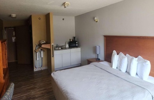 Pierre Hotel | Governors Inn a Travelodge by Wyndham