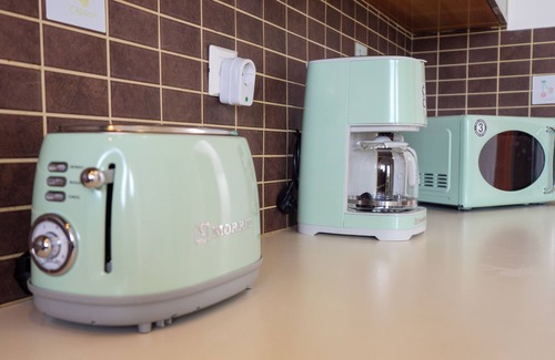 Heraklion Apartment | ★ GPK Bright & Stylish 4BR | Central Getaway | Free Parking