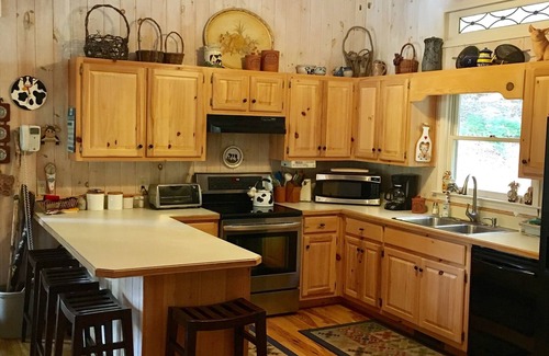 Wiley House | Grab your Fishing Pole! Water Up ALL Fall & Winter! Kayaks Canoe incld! All 5 ⭐️!