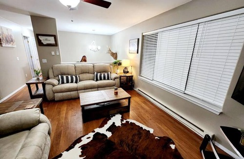 Columbia Falls House | Grace Hideaway