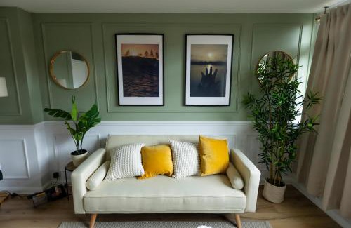 Thamesmead Apartment | Grace House - 15 Minutes To Central London