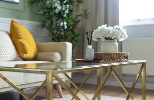 Thamesmead Apartment | Grace House - 15 Minutes To Central London