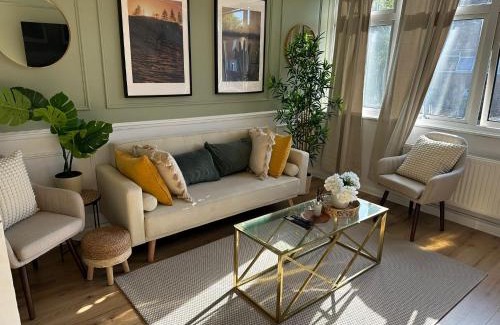 Thamesmead Apartment | Grace House - 15 Minutes To Central London