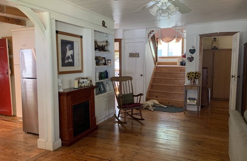 Pleasant Point Cottage | Graceland in the Kawartha's