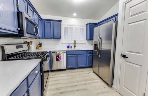 Cedar Park House | Gracie's Getaway-Newly Renovated with Pool Access!