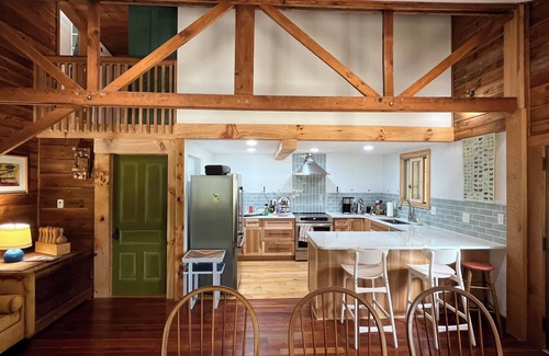 Beyer Cabin | Gracious countryside retreat NE of Pittsburgh at Artist’s Cabin