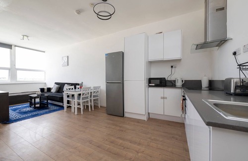 Smethwick Apartment | Gracious Escape in the West Midlands