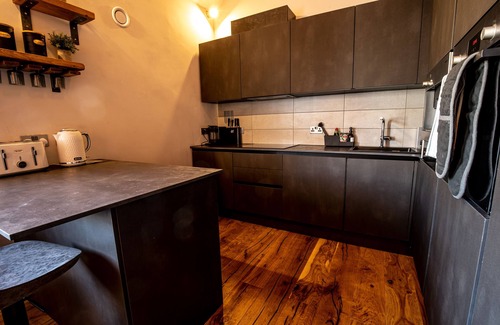 Birmingham City Centre House | Grade 2 Listed Luxury & Chic Industrial 3BR Mews House with FIREPLACE