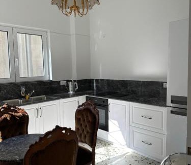 Exarhia Apartment | Graffiti One Studio