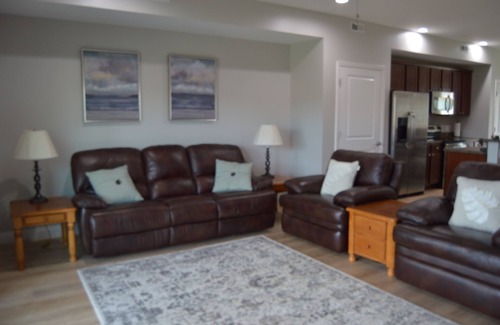 Grafton House | Grafton Escape #2 - River views! Pool! Walking distance to bars/restaurants