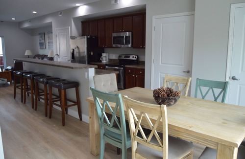 Grafton House | Grafton Escape #2 - River views! Pool! Walking distance to bars/restaurants