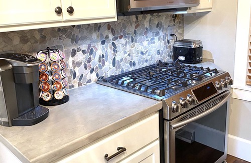 Grafton Cabin | Grafton Getaway-Cabin on 2 wooded acres just 1/2 mile from Main Street