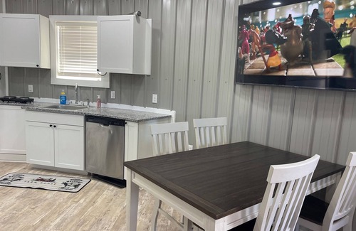 Rustburg House | Grain bin home 9 minutes to Lynchburg and Liberty