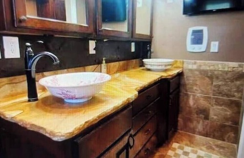 Kanab House | Grammie's Manor & Cottage, sleep 18; 2houses; gym+sauna+firepit+yard/downtown
