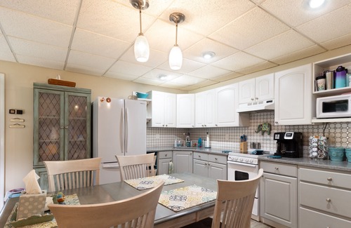 Goffstown Apartment | Grammy and Grandpas good and plenty