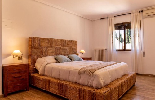 Vista Hermosa Villa | Gran Chalet céntrico con piscina y bbq privada a 5 minutos playa