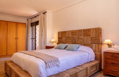 Vista Hermosa Villa | Gran Chalet céntrico con piscina y bbq privada a 5 minutos playa