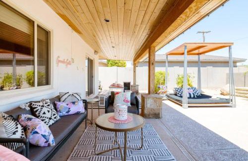 Village Grove House | Granada Grotto