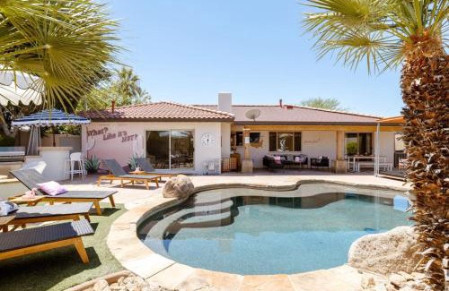 Village Grove House | Granada Grotto