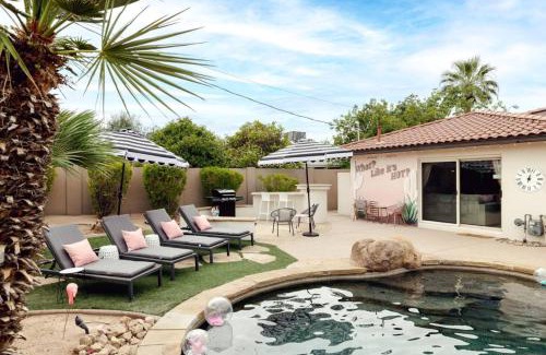 Village Grove House | Granada Grotto