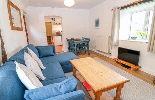 Looe Cottage | Granary - 17th century converted cottage