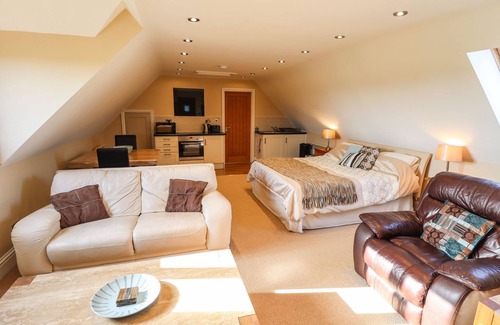 Croxton Kerrial Cottage | GRANARY LOFT, pet friendly, with a garden in Croxton Kerrial