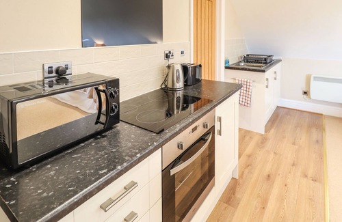 Croxton Kerrial Cottage | GRANARY LOFT, pet friendly, with a garden in Croxton Kerrial