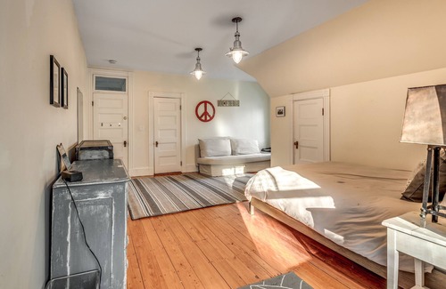 Newton Corner House | Grand 10 Room Home Near Boston Sleeps 9 with free parking