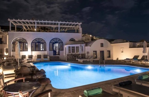 Finikia Apartment | Grand 1BR Suite & Private Balcony at Santorini