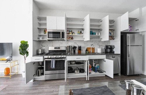 East Orange Hotel | Grand | 2BR | 2 Bath | Free Parking | 30 min NYC!