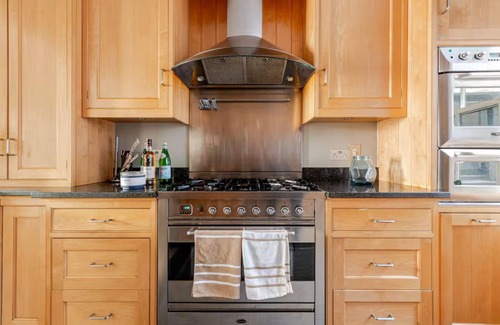 Belgravia House | Grand 5 Bed Marvelous Mansion with AC By Buckingham Palace