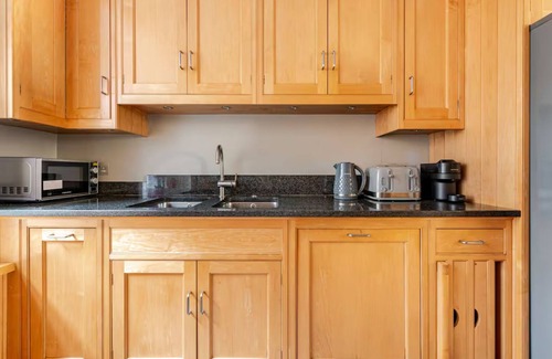Belgravia House | Grand 5 Bed Marvelous Mansion with AC By Buckingham Palace