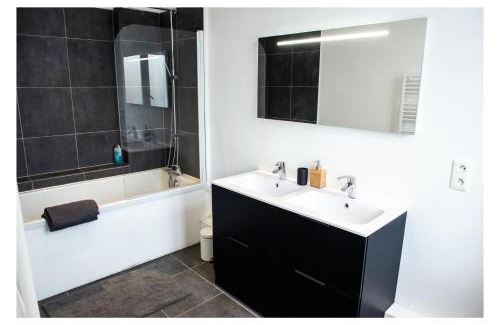 Lille Centre Ville Apartment | Grand appart 85m2 de standing, hyper centre/gare