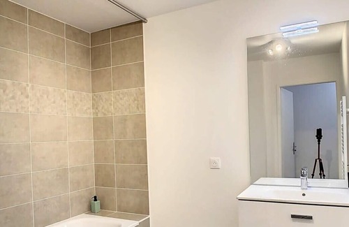 Sarcelles Apartment | Grand Appart spacieux terrasse parking 2pers wifi