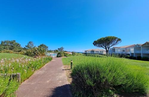 Chateau-d'Olonne Apartment | Grand Appartement Vue Mer, terrasse panoramique, wi-fi, piscines saisonnières - Les Sables d'Olonne