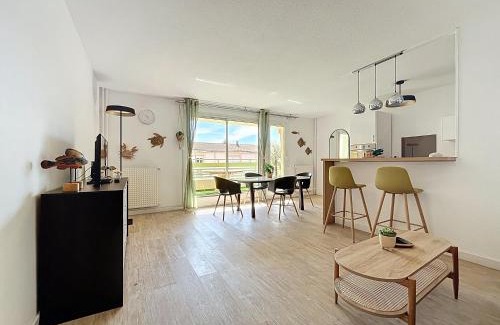 La Plage Apartment | Grand Appartement - 3 minutes de la Plage - Les Frères de la Loc'