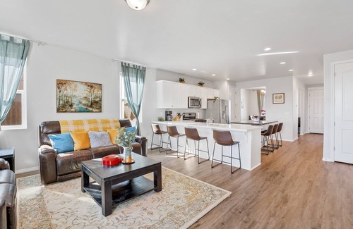 Bellemont House | Grand Canyon Getaway | Near Snowbowl, Flagstaff & Sedona | Family-Friendly | Sleeps 14