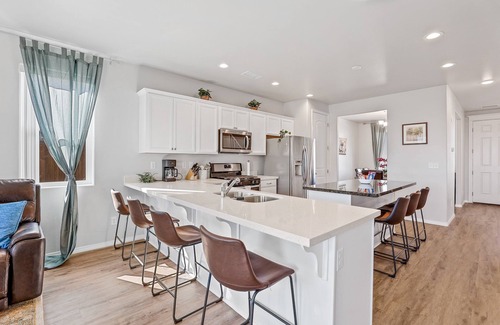 Bellemont House | Grand Canyon Getaway | Near Snowbowl, Flagstaff & Sedona | Family-Friendly | Sleeps 14