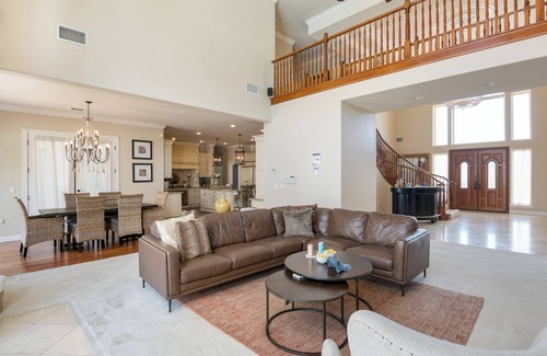 Temecula House | Grand Contento by AvantStay | Extraordinary Estate w/Pool & Movie Room