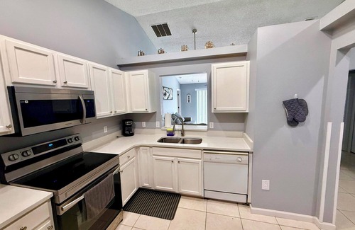 Haines City House | Grand Deluxe Pines 3BR Pool Home near Disney