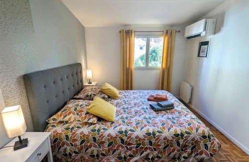 Saint-Cyprien Apartment | Grand duplex - Parking privé - Centre - Calme