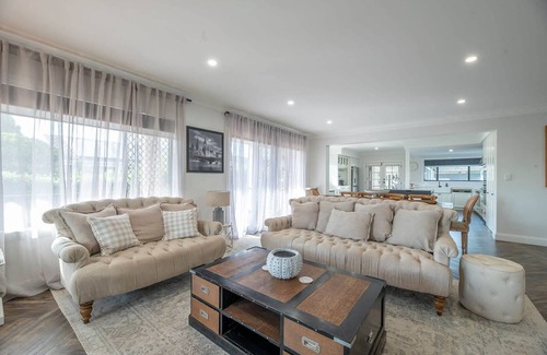 Dubbo House | Grand Entertainer - Pool & Spa, Ultimate Getaway