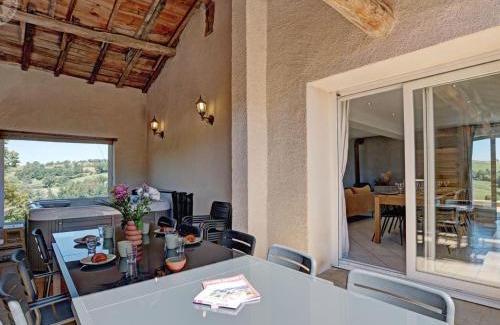 Chevrieres House | Grand gîte 12 pers avec spa et jardin privatif dans la Loire - FR-1-496-354