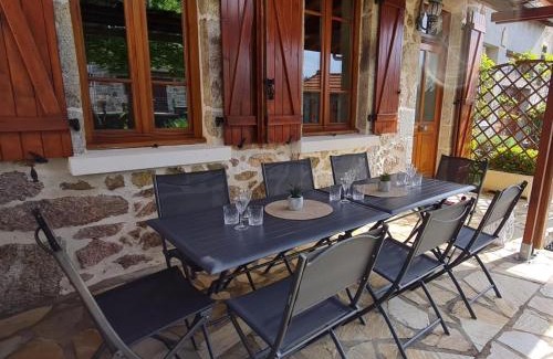 Laprugne House | Grand gîte chez Marraine avec jardin, draps et ménage inclus - FR-1-489-568