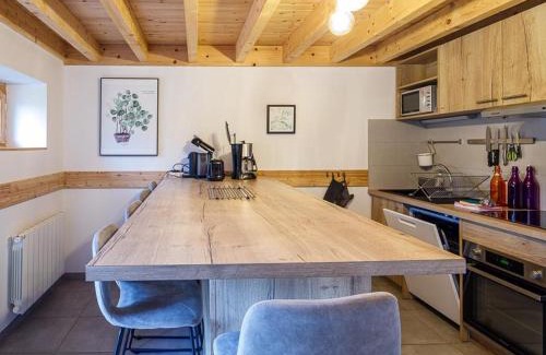 Les Salles House | Grand gîte pour 15 personnes avec animaux admis et Wi-Fi - FR-1-496-368