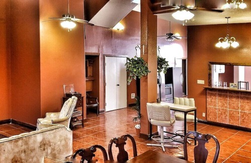 Holy Cross District House | Grand Group Retreat w/ Parking, 5 Baths & 6 TVs